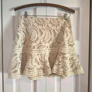 She & Sky cream lace mini skirt | Size Medium | runs small